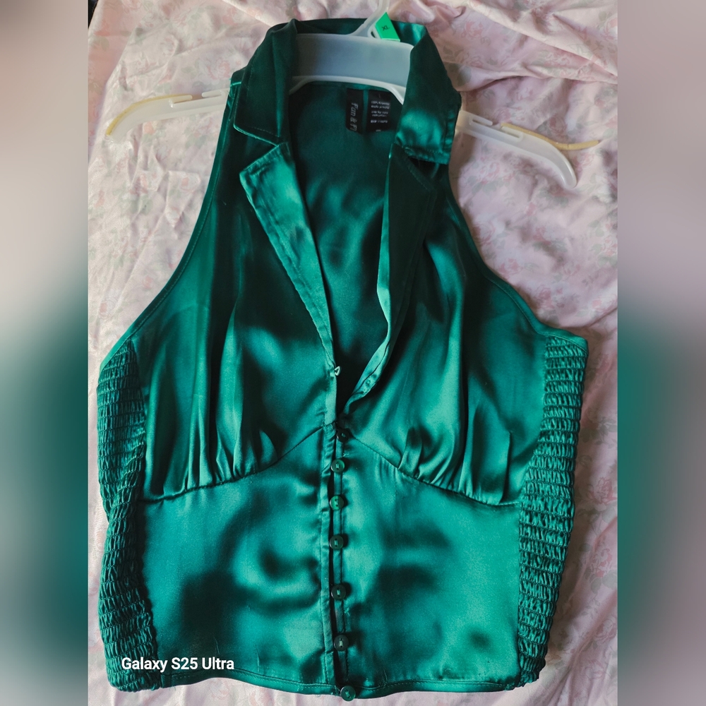 Fun & Flirt Green Sleeveless Crop Blouse